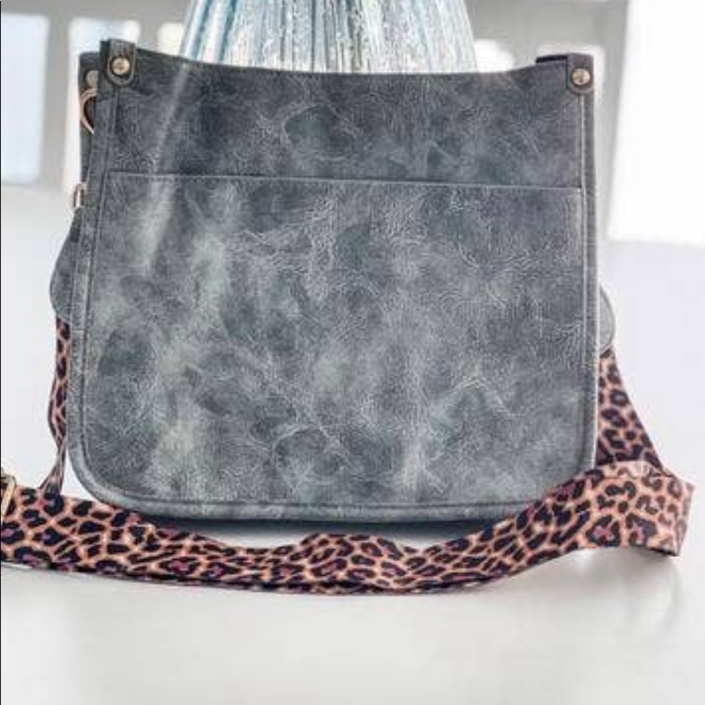 NWT! Beautiful Boutique Grey & Cheetah Handbag! 🎁